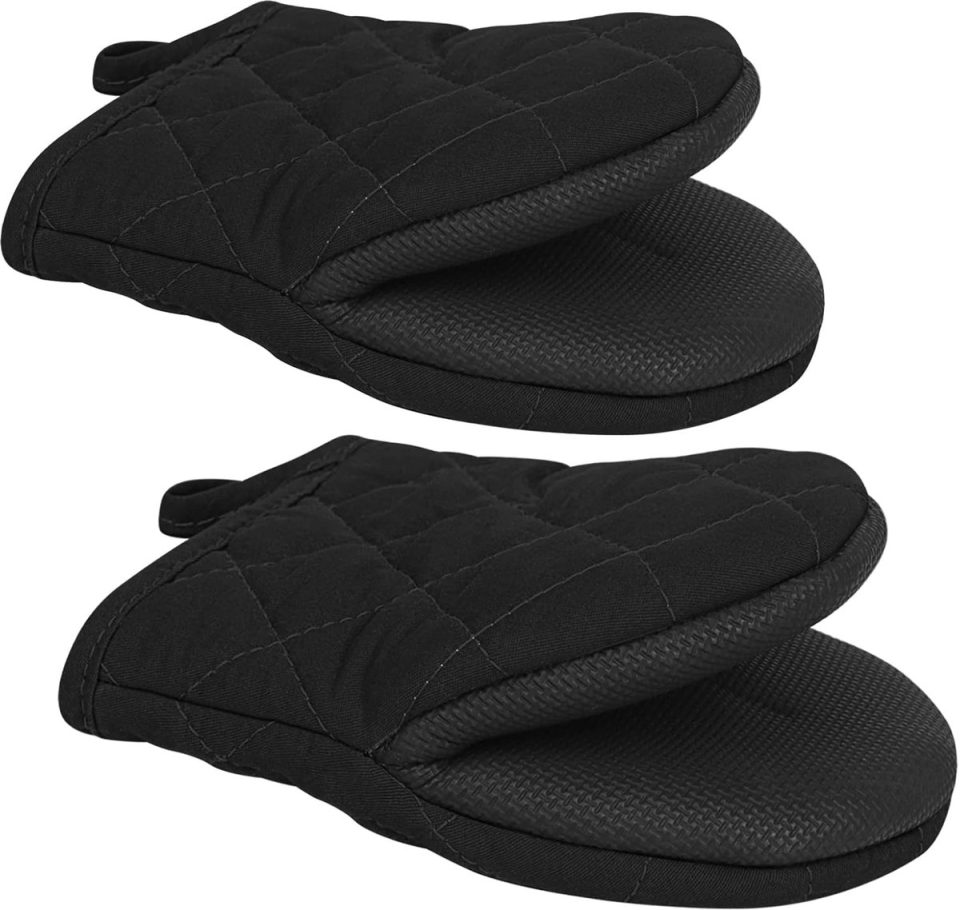 oneay 1 paar hittebestendige keukenhandschoenen, mini hittebestendige keukenhandschoenen, hittebestendig tot 260 °C, antislipoppervlak, met ophanglus, geschikt voor bakken, grillen en gebruik in de magnetron, machinewasbaar (Zwart).